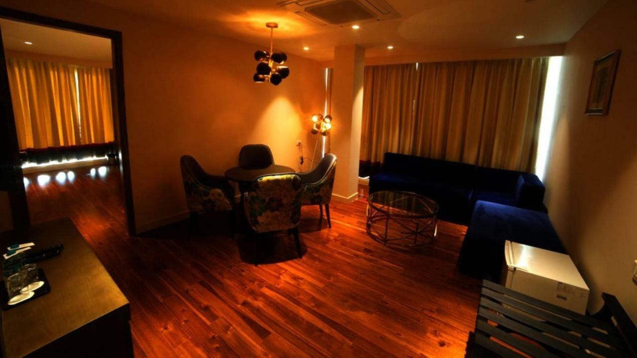 Hotel Le Lotus Grand Kakarmatha Экстерьер фото